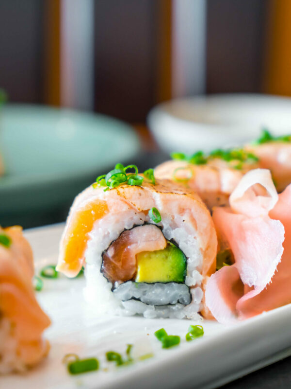 grilled-salmon-sushi-roll (2)
